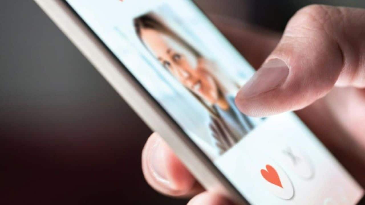 ‘Sugar’ dating apps are banned on the Play Store, but Tinder is not
