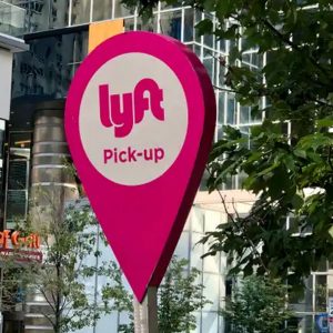 Lyft Adds Wait-Time Fees, Seven Years After Uber