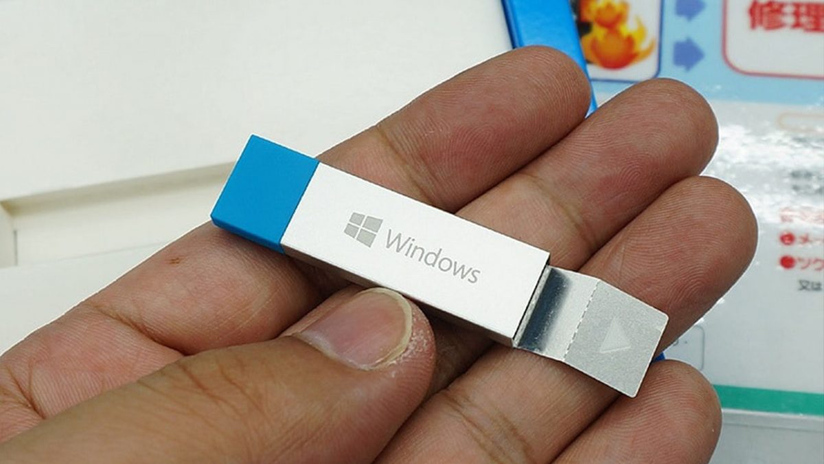 Microsoft is reportedly offering free USB drives to Insiders to reinstall Windows 11