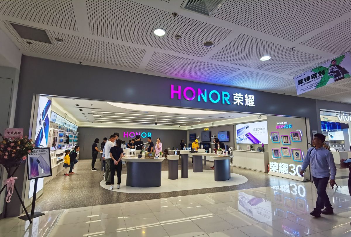 After showcasing its new smartphones at Mobile World Congress 2023 Barcelona, Honor took the first step and launched the new series in China.