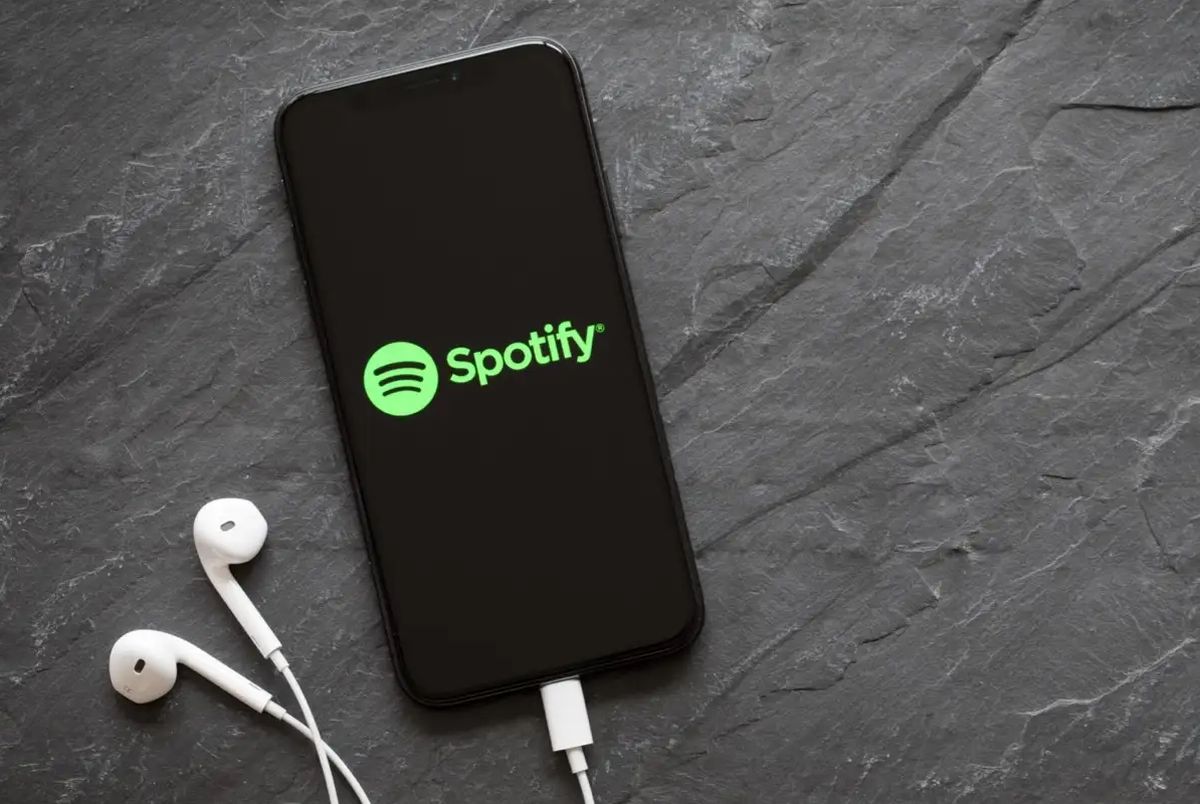 Spotify vs Apple Music is a popular topic among music streaming apps, as people want to know which is better. Let's find out together!