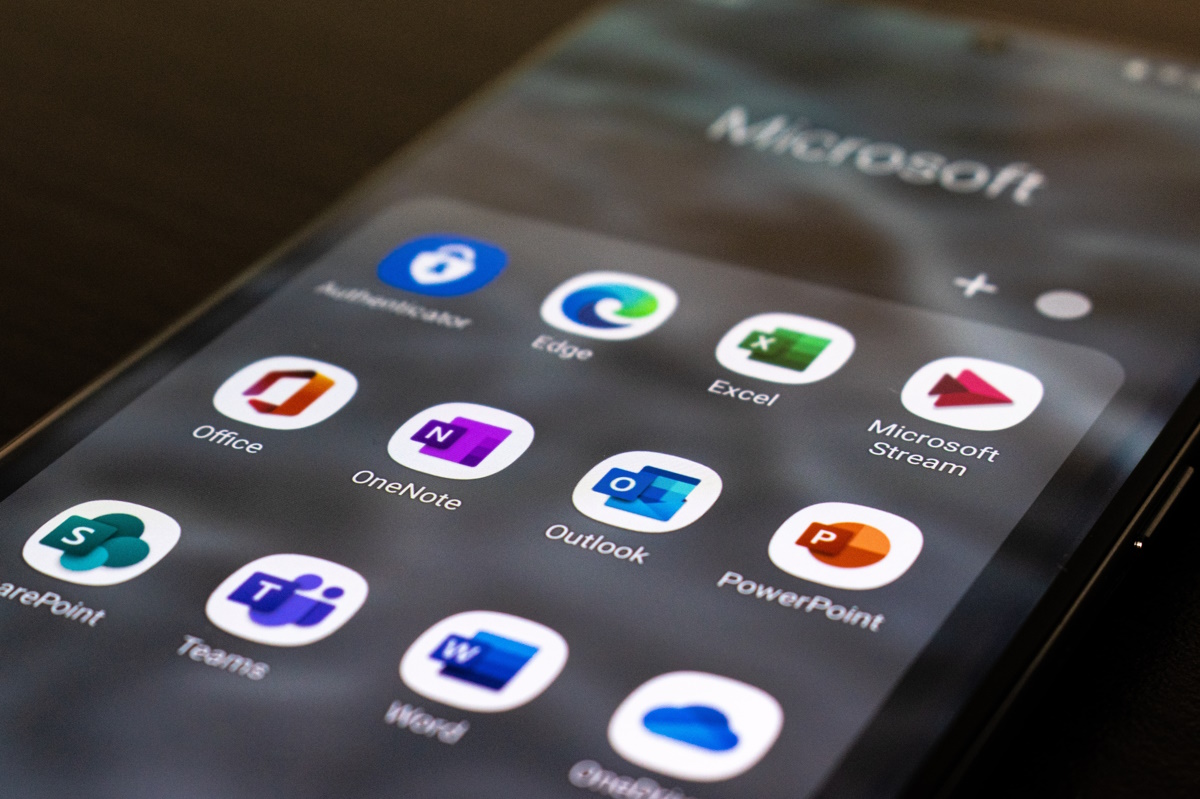 Microsoft updates Outlook Stable to include Authenticator functionality