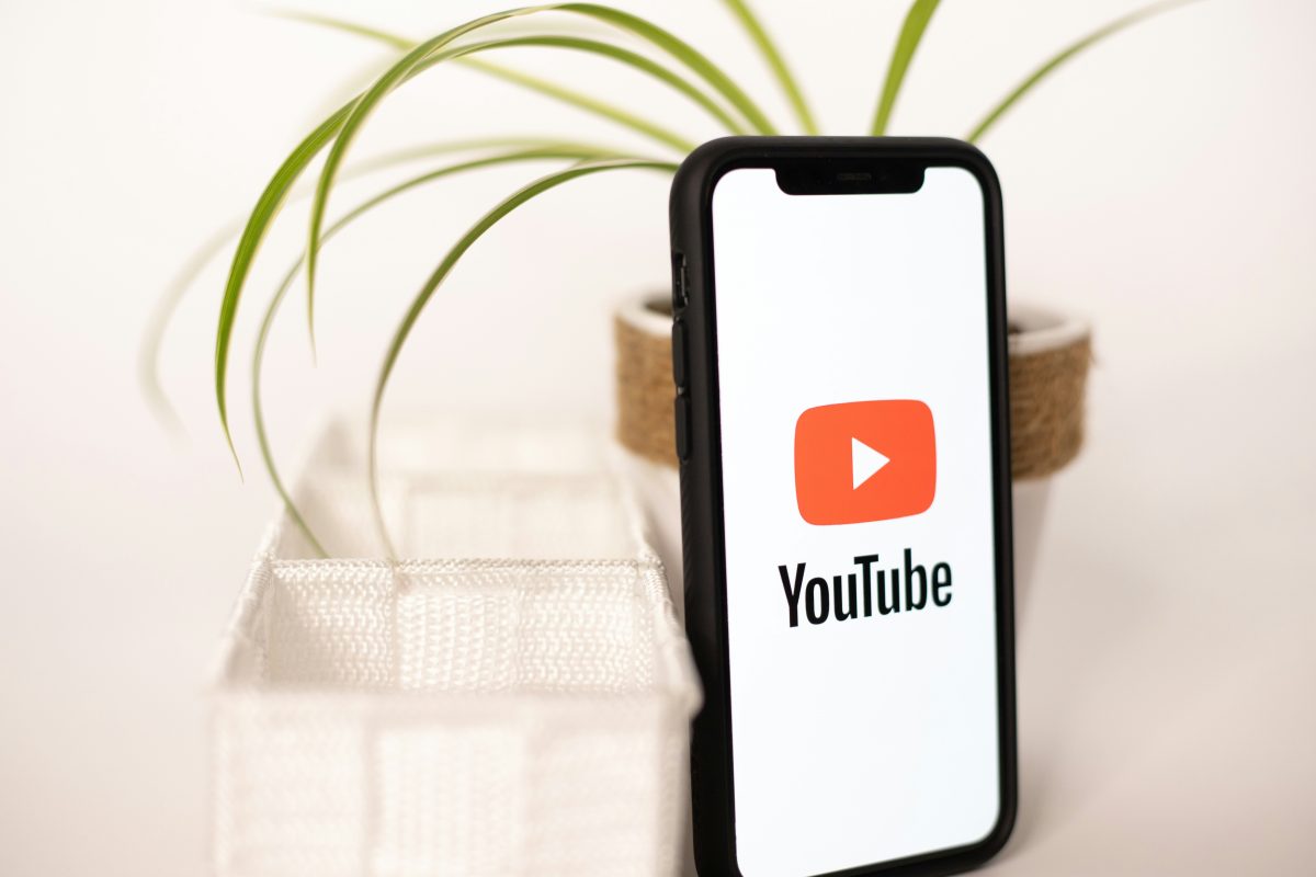 YouTube Anti Translate deals with automatic text and audio translations on YouTube