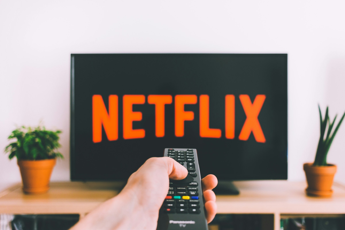 Netflix už nedovoluje přenos z telefonů na většinu televizorů