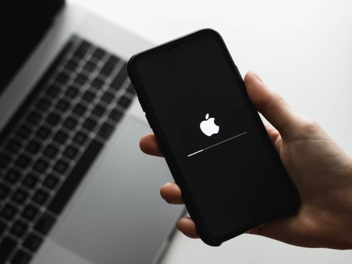 Apple Working on Fix for iOS 26 Bug That Locked Users Out of iPhones After Czech Keyboard Character Removal