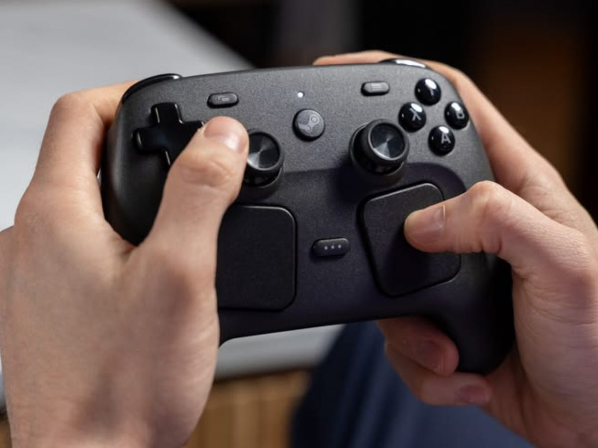 Valve has begun sending Steam Controller reservation purchase emails, with recipients given a tight window of just a few days to complete their order.